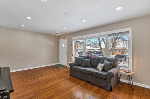 7337 Palatine Ave, Chicago IL 60631-1950 exterior