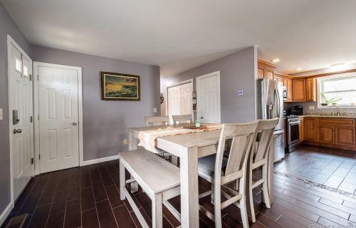 334 Maple Ave, Uncasville CT 06382-2018 exterior