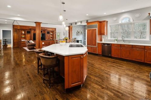 34 High St, Armonk NY 10504-1224 exterior