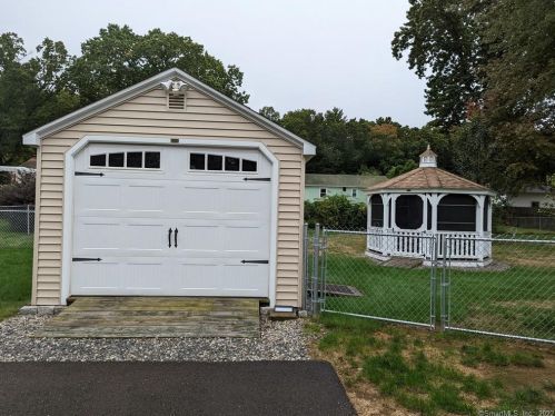 13 Aloha Dr, Enfield CT 06082-2627 exterior