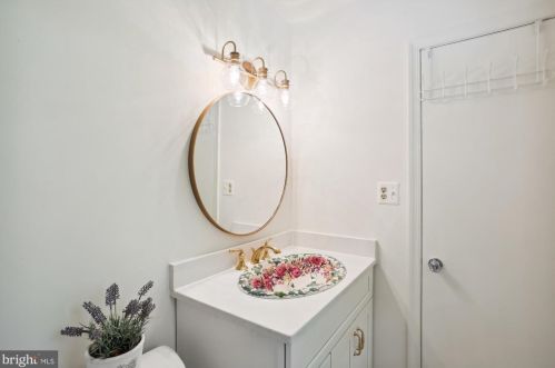 7641 Miller Fall Rd, Rockville MD 20855-1165 exterior