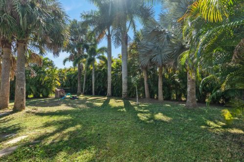 681 Little Kayak Pt, Fort Pierce FL  34983-3516 exterior