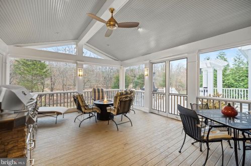 951 Rhonda Pl, Leesburg VA  20175-5632 exterior