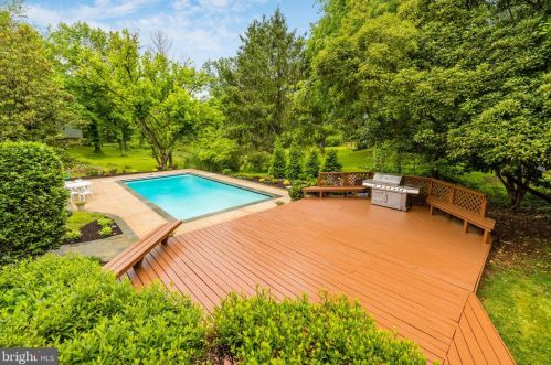 5962 Ranleigh Manor Dr, Mc Lean, VA 22101-2429