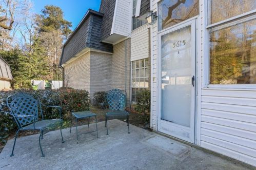5615 Chemin De Vie, Atlanta GA 30342-2577 exterior
