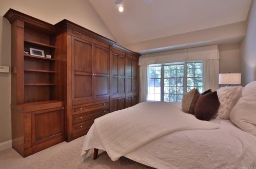 17 Caruso Pl, Armonk NY 10504-1366 exterior