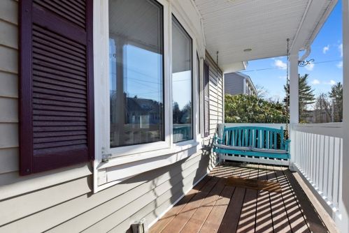 2 Woods Ave, Worcester, MA 01606-2546