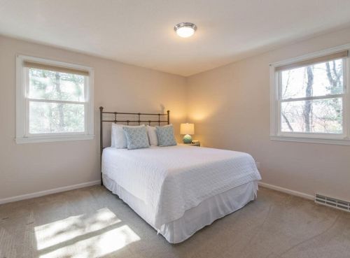 19 Quinnehtuk Rd, Springfield MA 01106-2911 exterior