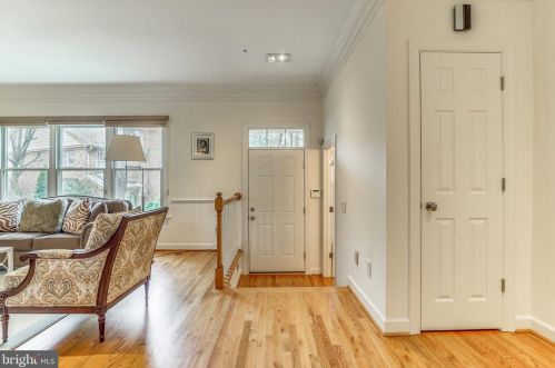 7224 Aynsley Ln, Mc Lean VA  22102-2919 exterior