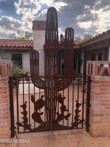 250 Country Club Rd, Tucson, AZ 85716-5234