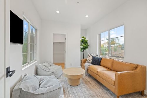 10464 Caribou Way, Tustin CA  92782-1470 exterior