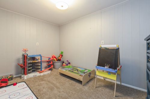 939 Abbington Dr, Bull Valley IL 60014-7817 exterior