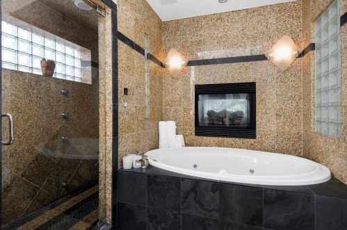 1523 School St, Chicago IL 60657-2121 exterior