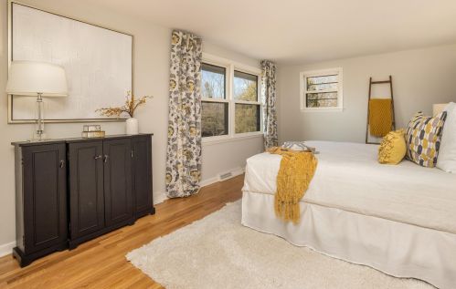 9062 Lake Dr, Milwaukee WI  53217-1974 exterior