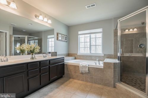 1190 Fairwood Dr, Huntingtown MD 20639-3931 exterior