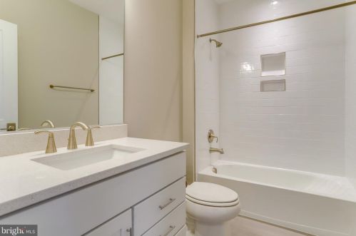 920 Darton Dr, Alexandria VA 22308-2021 exterior