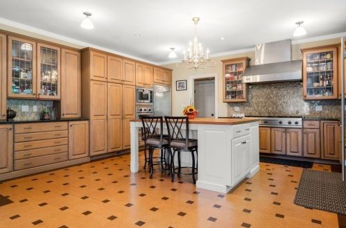 235 Warren St, Brookline MA 02445-5942 exterior