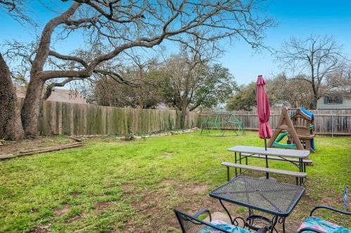 3111 Dominic Dr, Austin TX 78745-7462 exterior