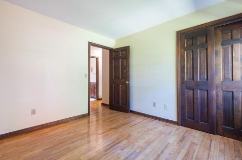 59 Sarah Bishop Rd, Ridgefield CT 06877-1215 exterior