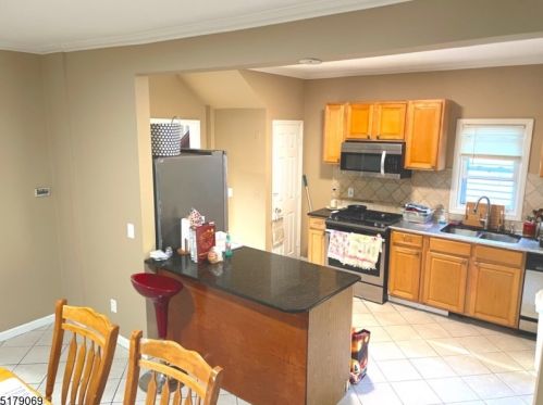 38 Bernard Ave, Edison NJ 08837-3431 exterior