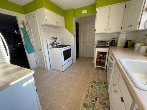 95 Abbott St, Springfield, MA 01118-1602