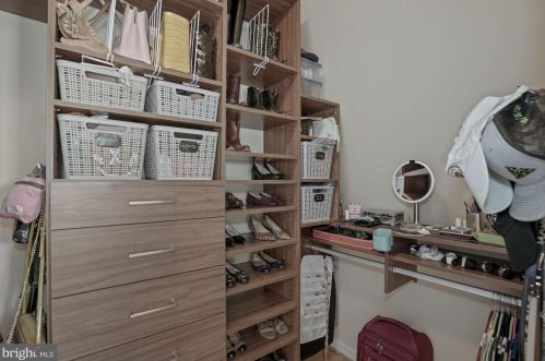 720 Bracey Ln, Alexandria VA  22314-6245 exterior