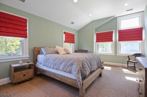 44 Roosevelt Blvd, Florham Park NJ  07932-2420 exterior