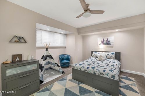 2347 Cinnabar Ave, Phoenix AZ  85028-3633 exterior