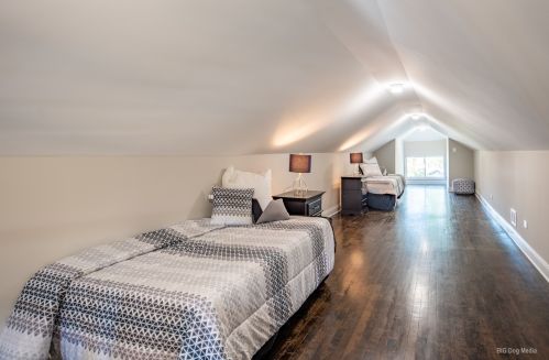 7616 Luella Ave, Chicago IL 60649-4108 exterior