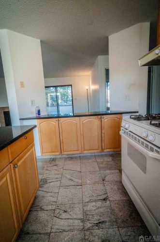 10 Park Gate Dr, Edison NJ 08820-4025 exterior