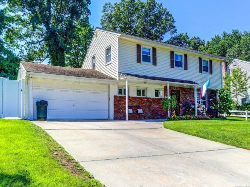 20 Rolling Hills Dr, Huntington Station, NY 11746-1352