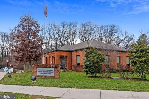 1730 Great Falls St, Mc Lean VA  22101-5063 exterior