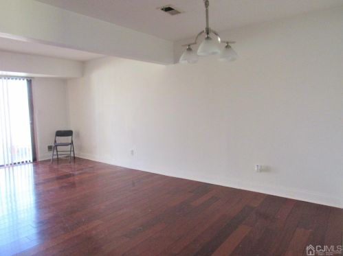 5 Driscoll Ct, New Brunswick NJ  08902-4159 exterior