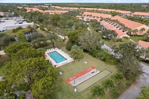 6720 Beach Resort Dr, Naples FL 34114-7567 exterior