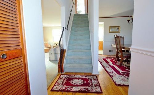 6830 Ridgevue Dr, Pittsburgh, PA 15236-3644