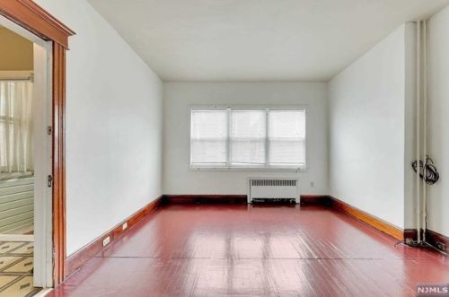 12 Bender Pl, Cliffside Park NJ 07010-1202 exterior