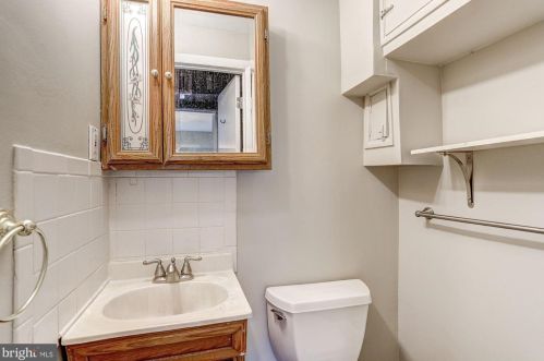 802 1st St, Rockville MD 20850-1444 exterior