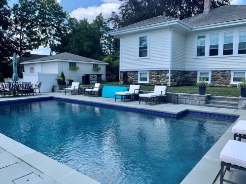 1 Kay Blvd, Middletown, RI 02840-2316