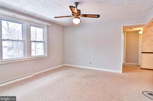 1201 Clagett Dr, Rockville MD 20851-2116 exterior