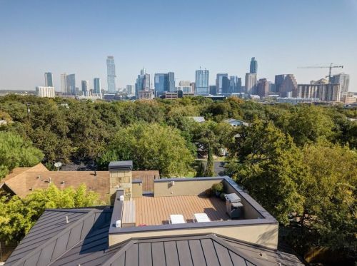 810 Christopher St, Austin TX 78704-1619 exterior