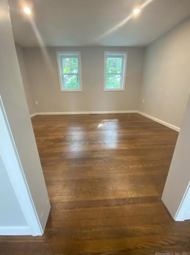 42 Oak St, Derby CT 06418-1709 exterior