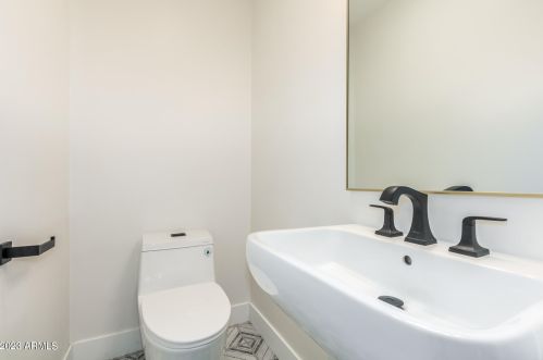 6111 31st Pl, Phoenix AZ  85016-2303 exterior