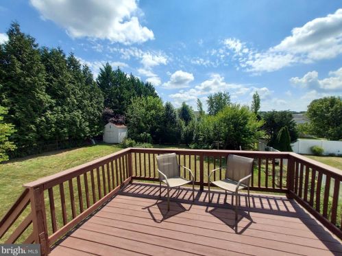 334 Lafayette Dr, Littlestown PA 17340-1558 exterior