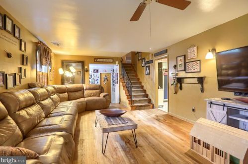 1918 Northbrook Dr, Lancaster PA 17601-4916 exterior