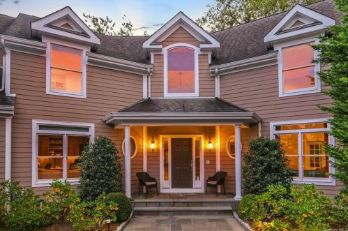 4 Red Roof Dr, Rye Brook, NY 10573-5515