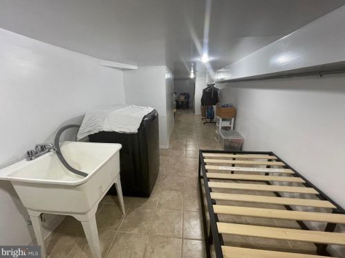 1239 6 St, Philadelphia PA 19140-4561 exterior