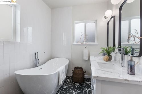 2325 8 St, Berkeley CA 94710-2311 exterior