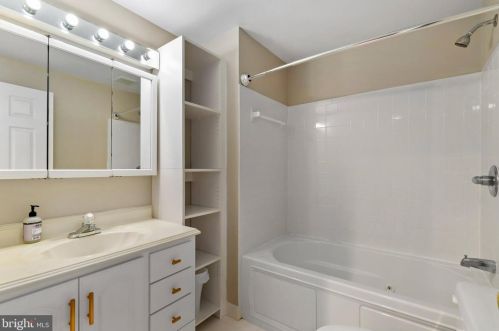 17032 Flatwood Dr, Rockville MD 20855-2539 exterior