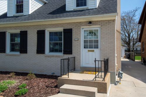 4758 Hollywood Ave, Milwaukee, WI 53211-1036