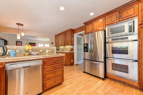 9811 Blue Lk Dr, Folsom CA 95630-1909 exterior